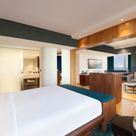 Novotel Mumbai Juhu Beach Ngoại thất bức ảnh Suite at the hotel