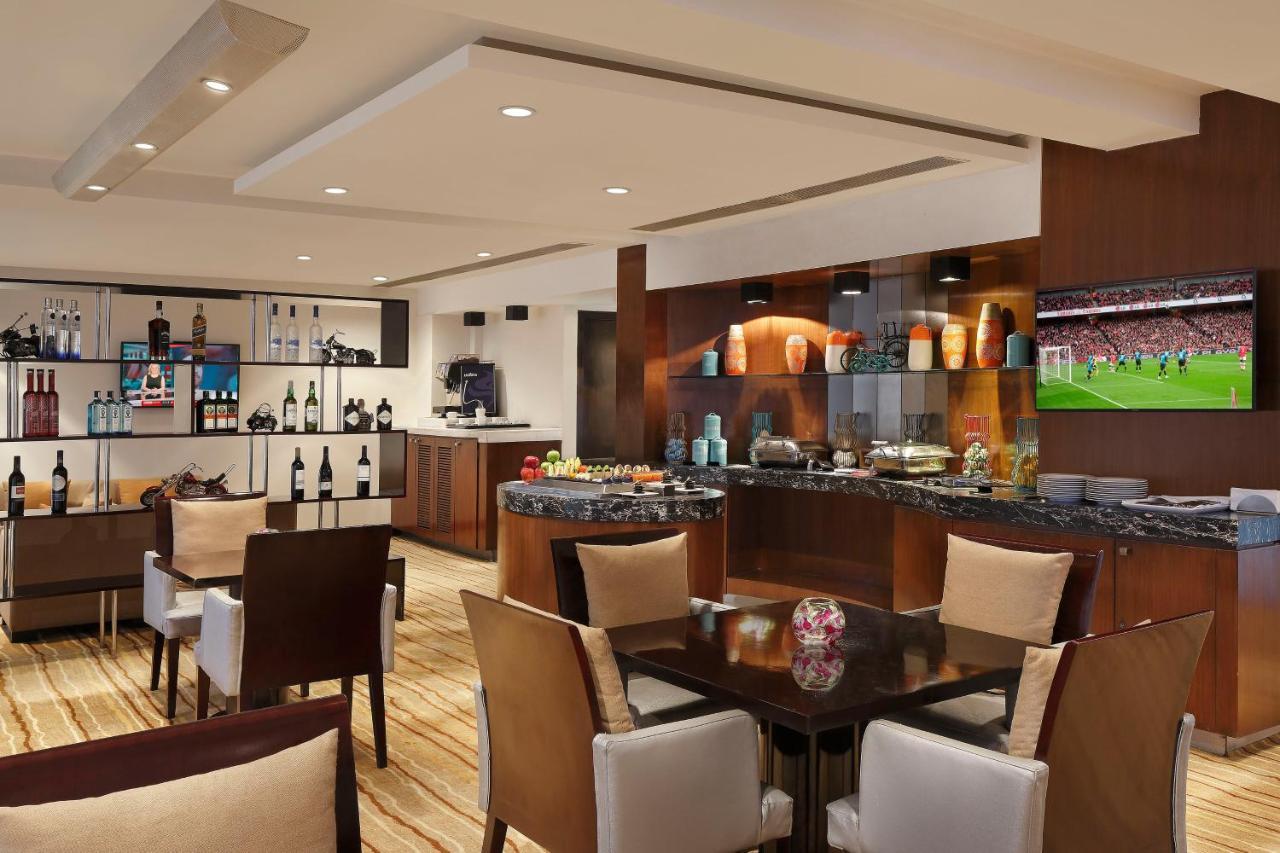 Novotel Mumbai Juhu Beach Ngoại thất bức ảnh The Emirates Lounge at Dubai International Airport