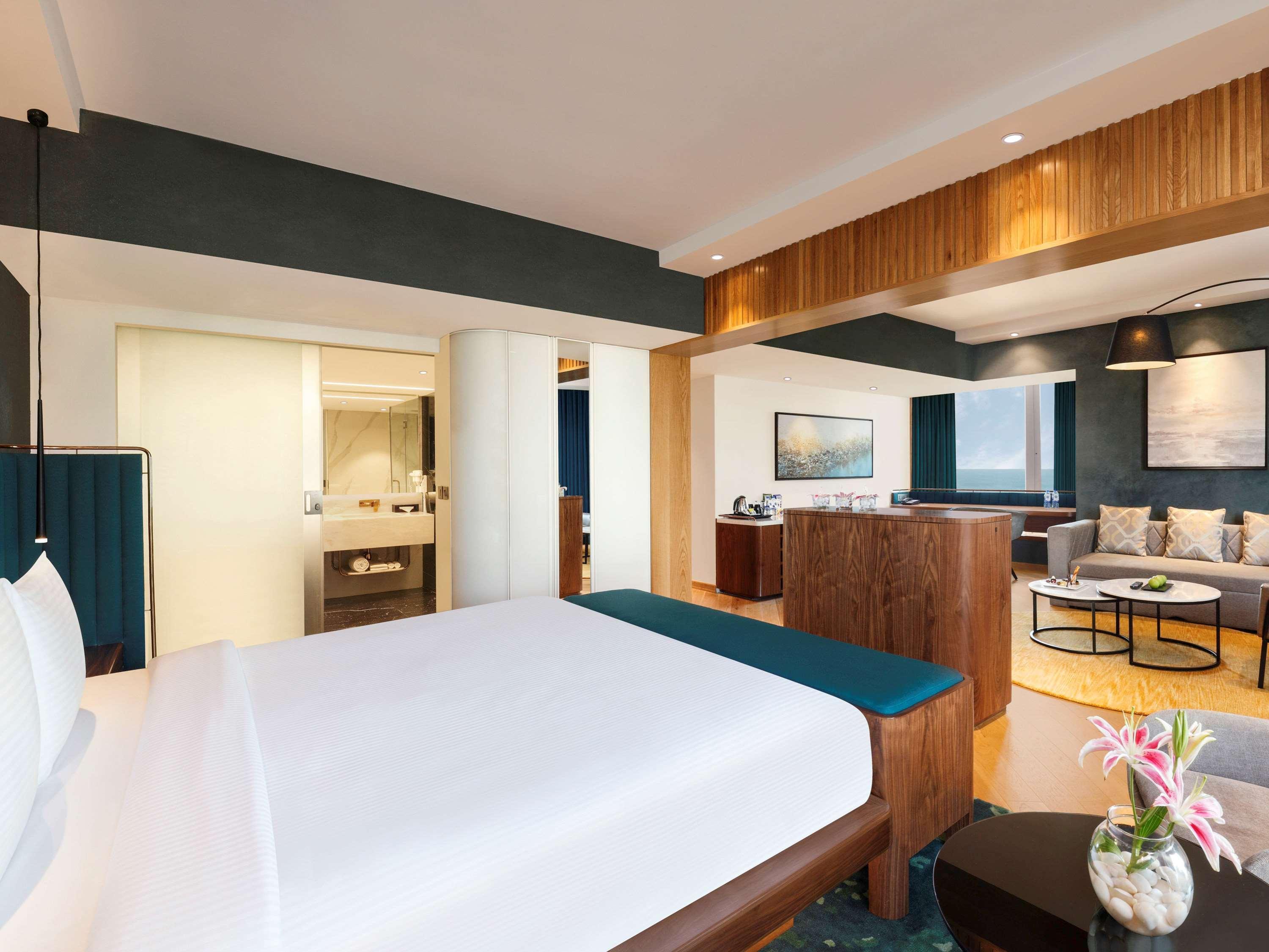 Novotel Mumbai Juhu Beach Ngoại thất bức ảnh Suite