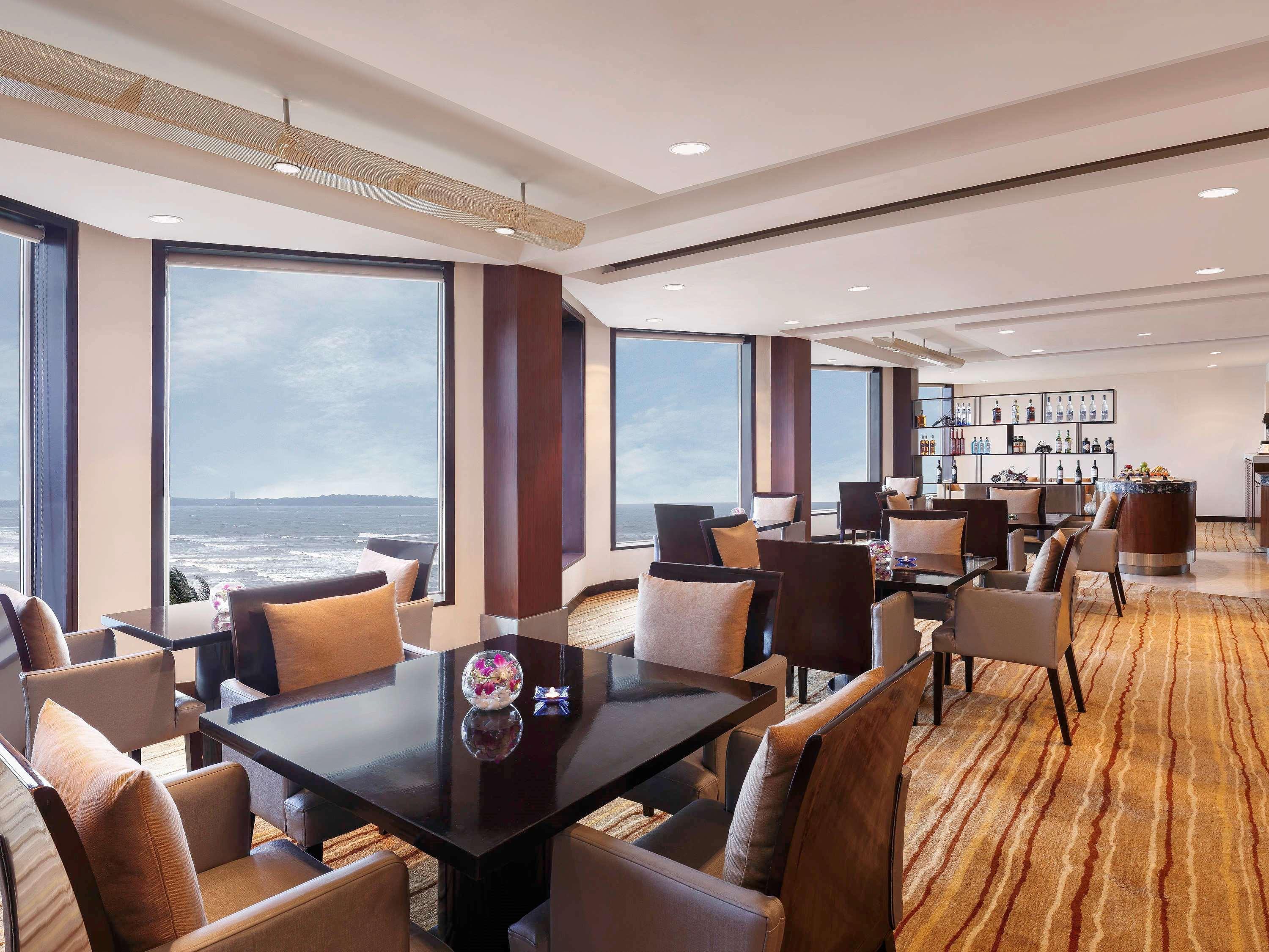 Novotel Mumbai Juhu Beach Ngoại thất bức ảnh Club Lounge at the Taj Mahal Palace
