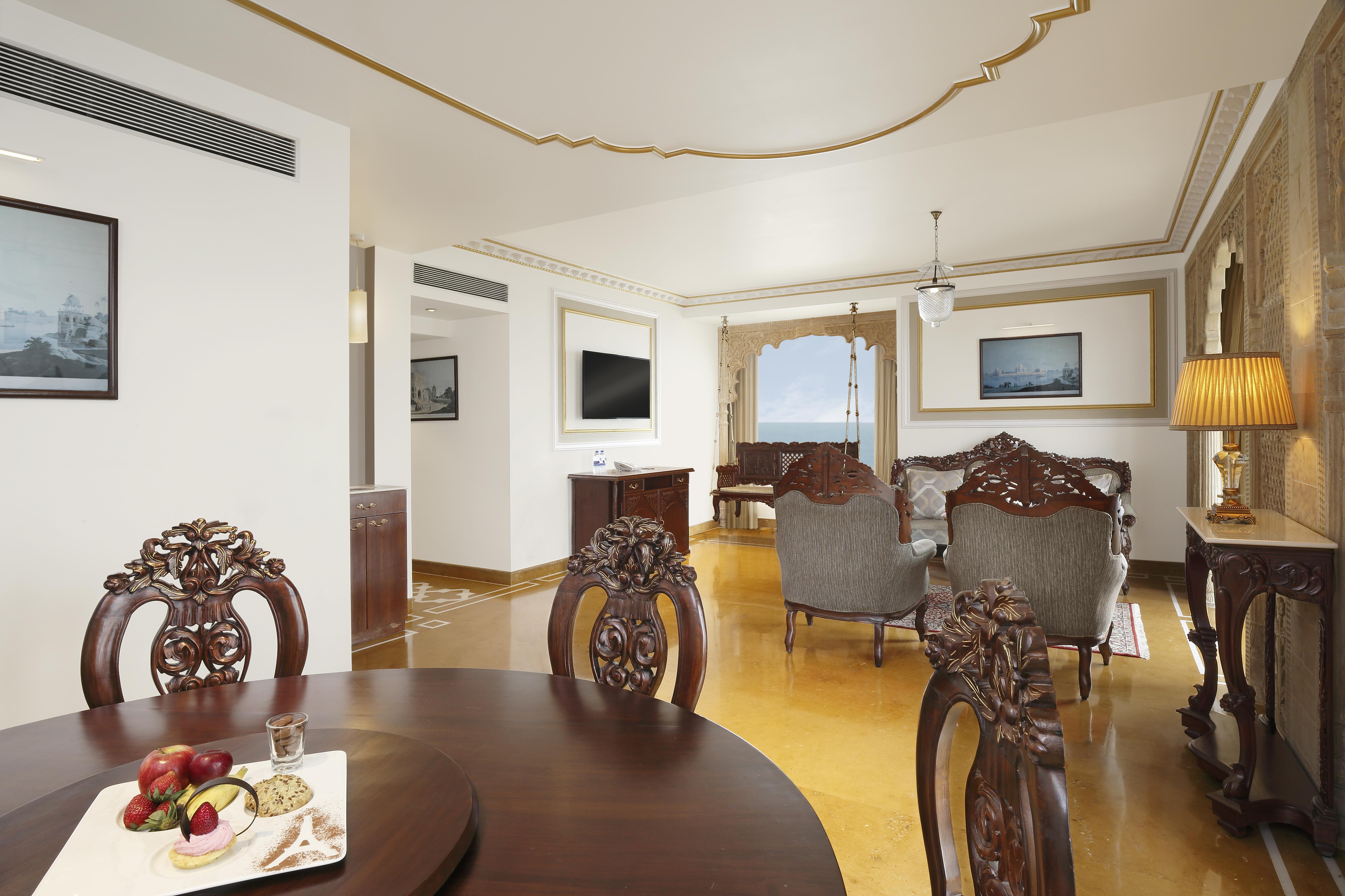 Novotel Mumbai Juhu Beach Ngoại thất bức ảnh Suite at the hotel