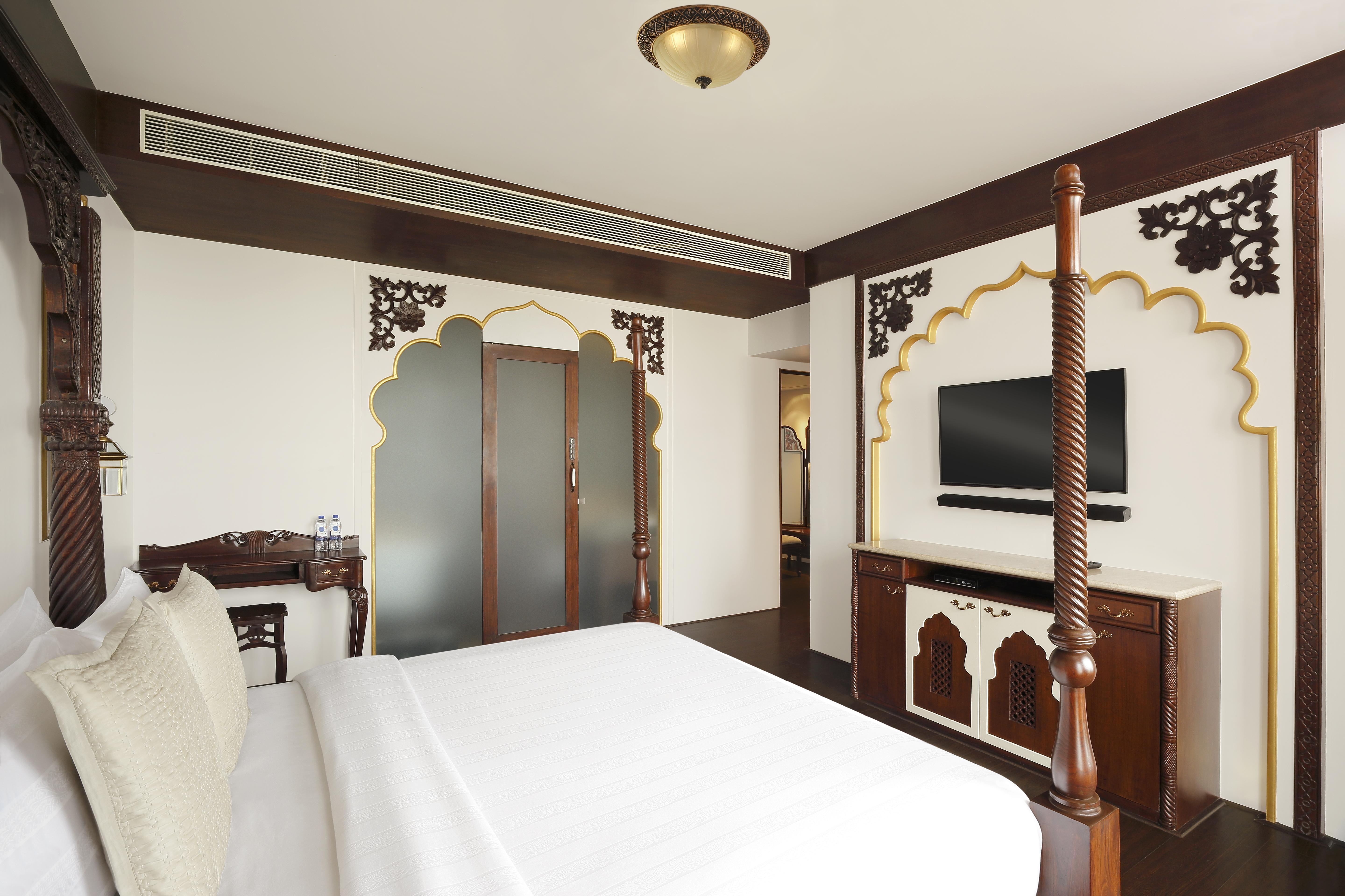 Novotel Mumbai Juhu Beach Ngoại thất bức ảnh A bedroom in the hotel
