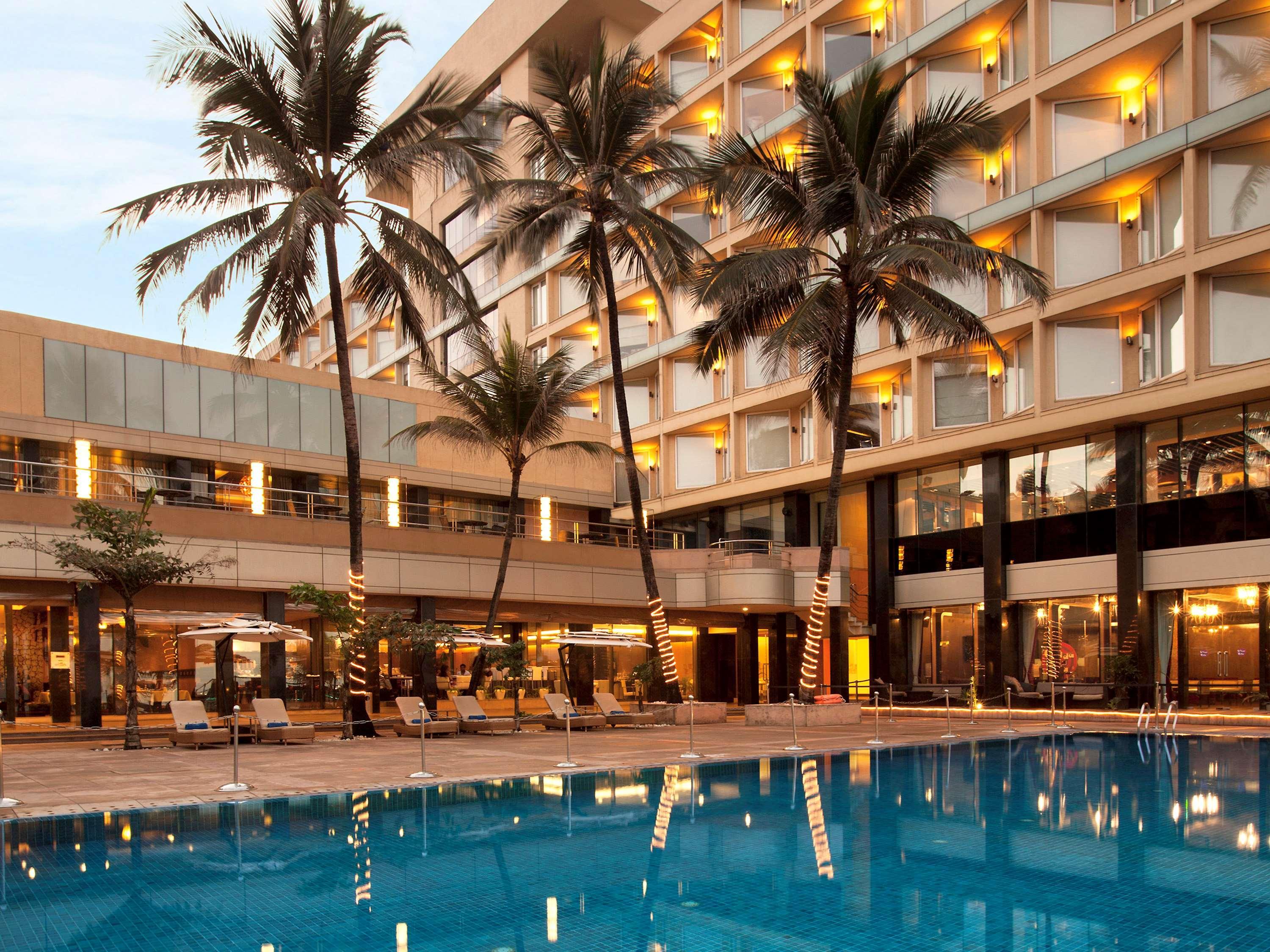 Novotel Mumbai Juhu Beach Ngoại thất bức ảnh The Taj Mahal Palace, Mumbai