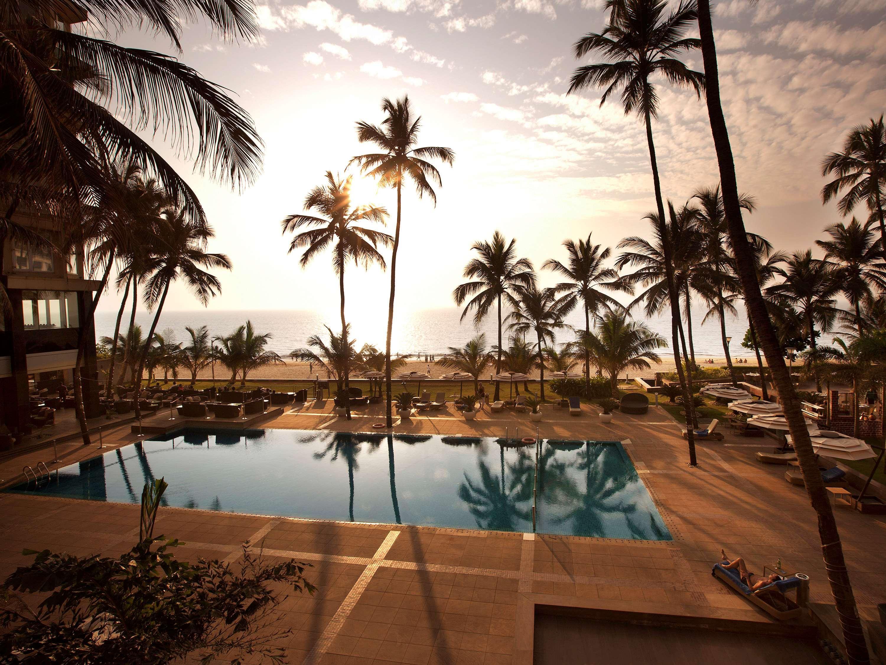 Novotel Mumbai Juhu Beach Ngoại thất bức ảnh The pool at the Taj Bengal