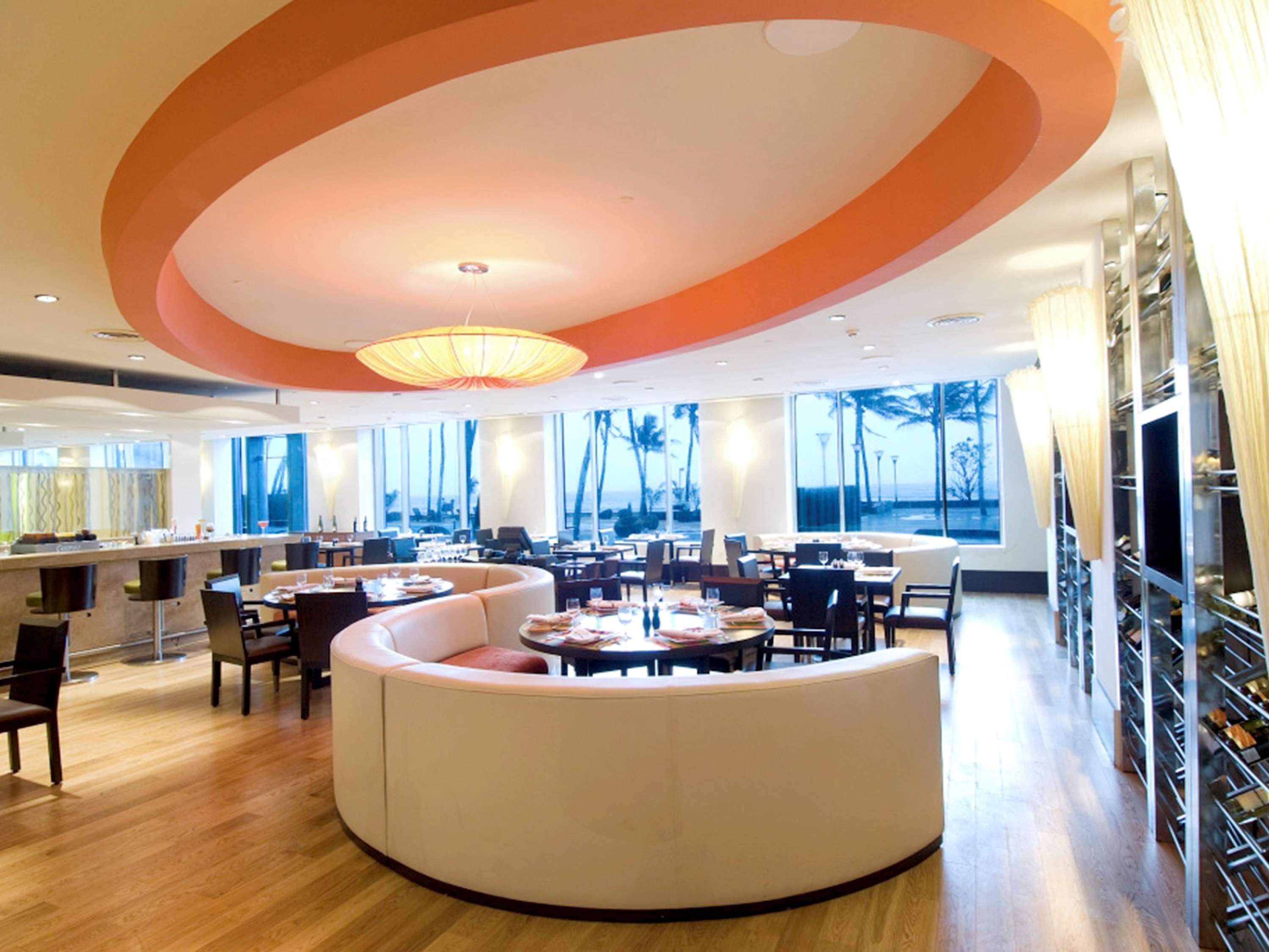 Novotel Mumbai Juhu Beach Ngoại thất bức ảnh The restaurant