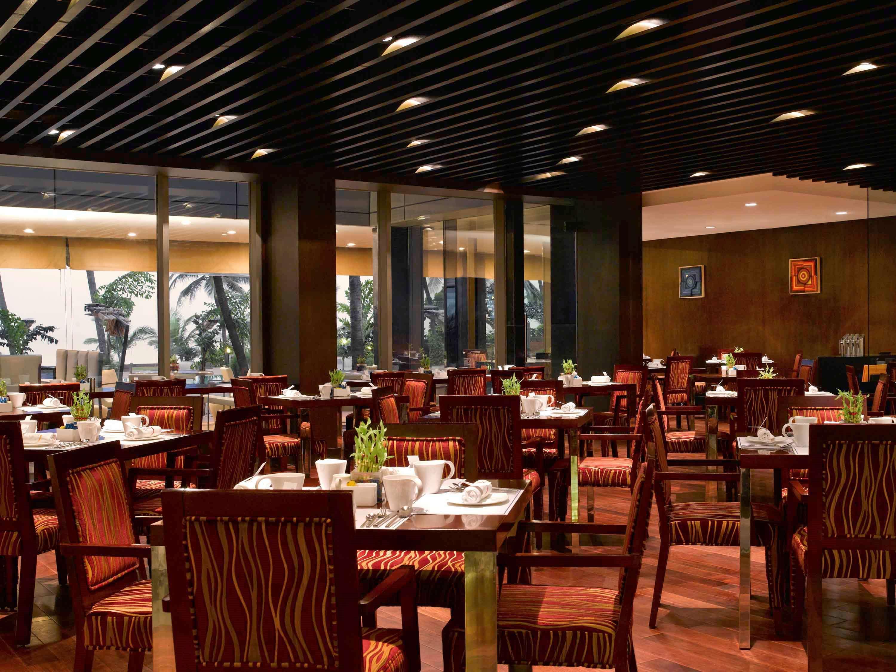 Novotel Mumbai Juhu Beach Ngoại thất bức ảnh The restaurant