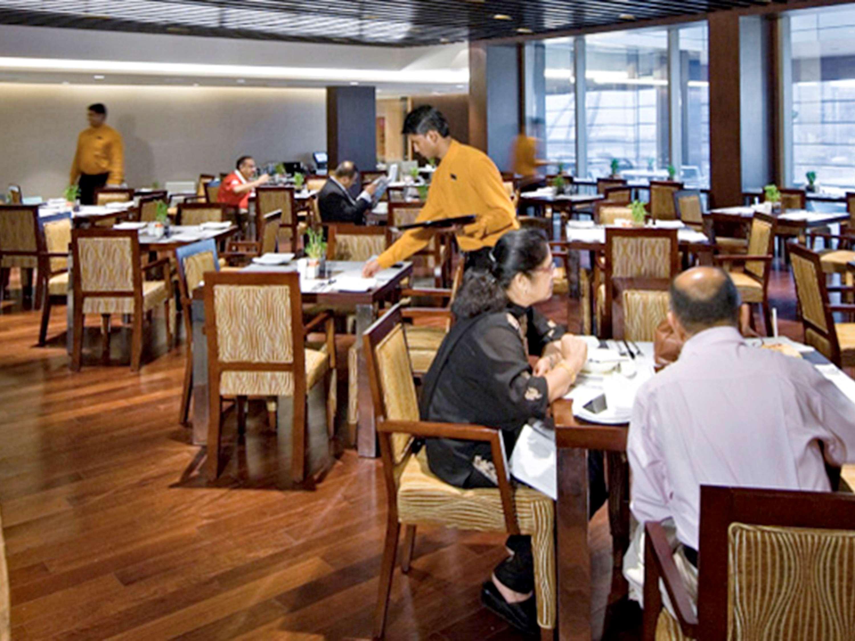 Novotel Mumbai Juhu Beach Ngoại thất bức ảnh A restaurant in India